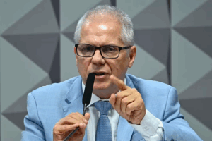 Ex-presidente do INSS Alessandro Stefanutto é preso pela PF em operação contra descontos ilegais em aposentadorias